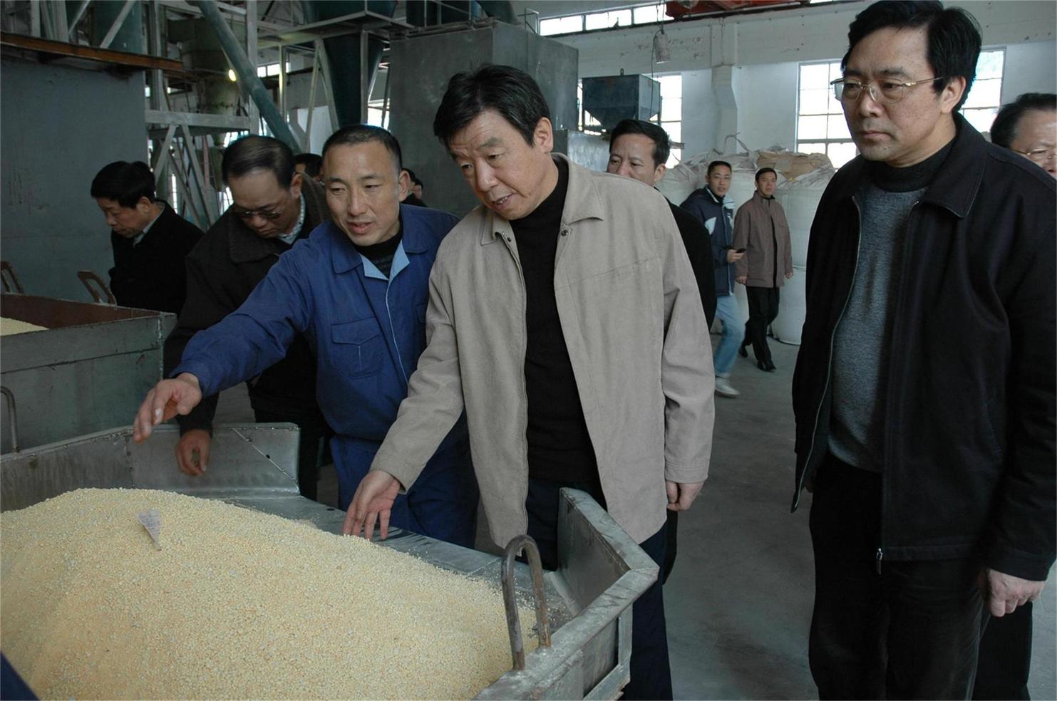 全国政协副主席卢展工（时任福建省省委书记）莅临raybet调研指导-cbfd4de8-87b4-49a3-9762-0bf0a2bbe756.jpg